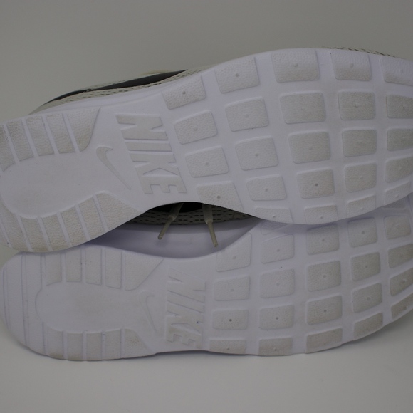 Tanjun Running Shoe MEN'S 8.5 M Light Bone/Black!! - Picture 7 of 7